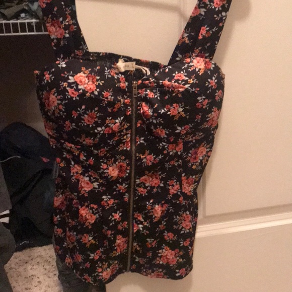 Floral top - Picture 2 of 3